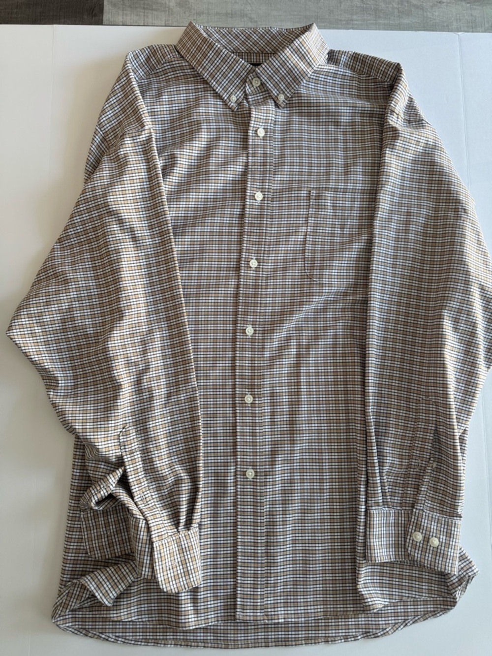 Roundtree & Yorke Brown Plaid Button-Down Shirt